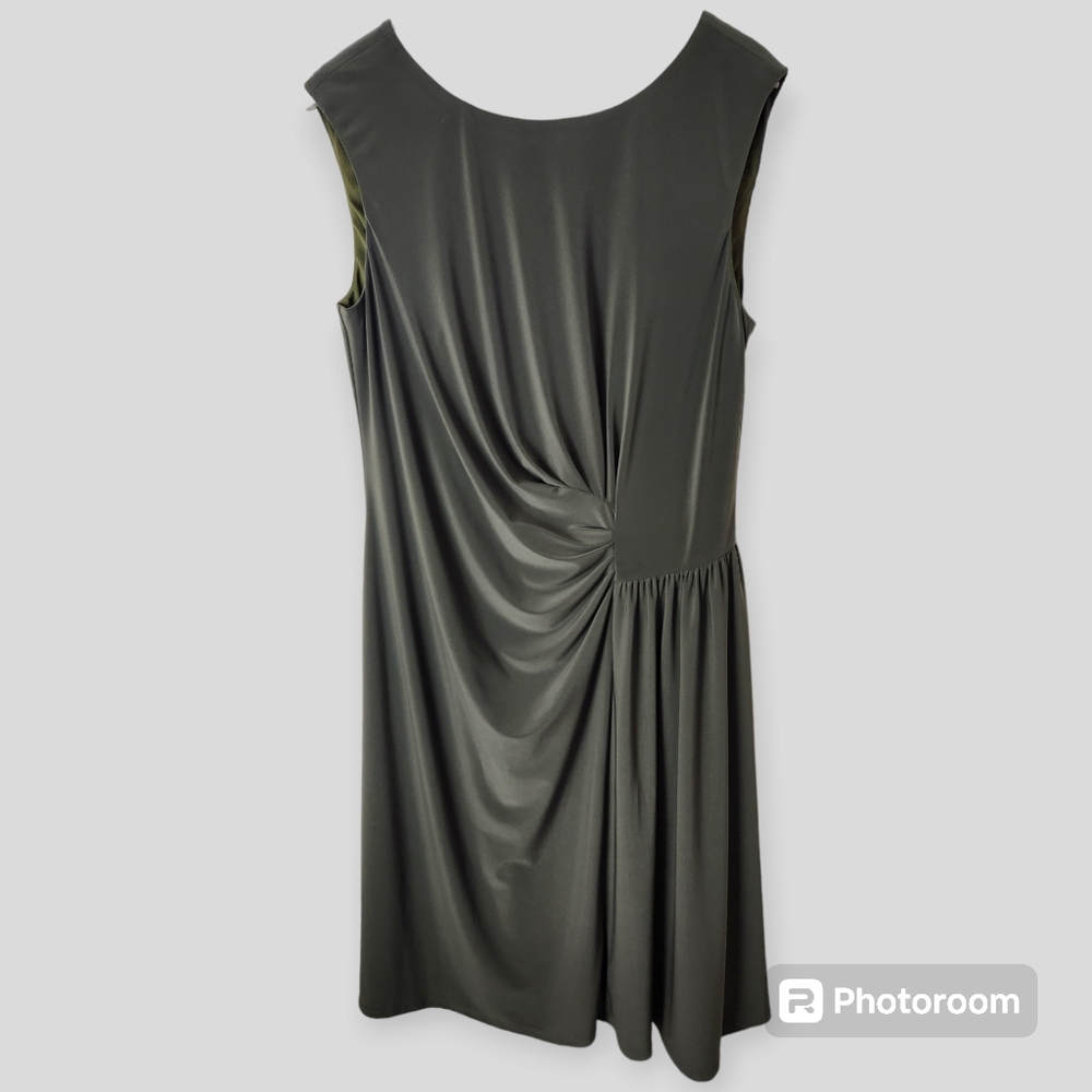 Jones Wear Olive Green Sleeveless Midi Dress